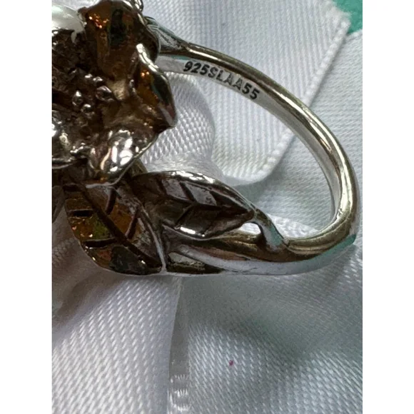 Hawthorn With Pearl Ring by Trollbeads.